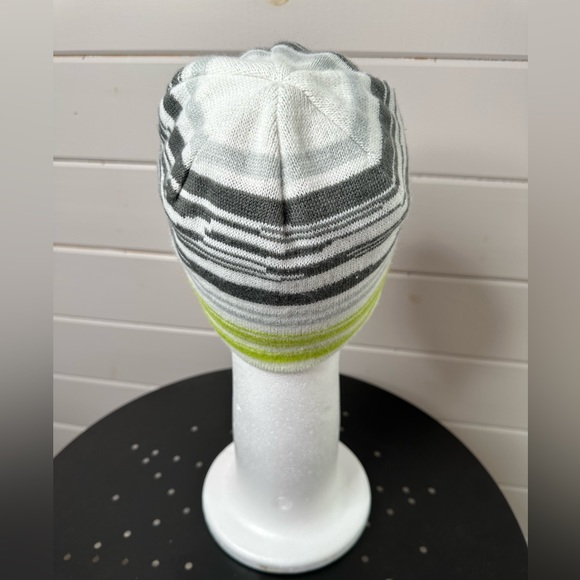 Firefly Brand Beanie Toque - Picture 4 of 5